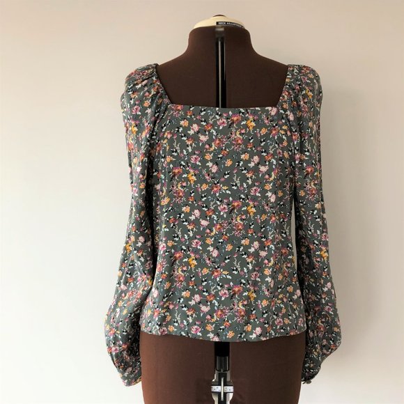 Sweetheart Neckline Cottagecore Floral Top - Picture 3 of 7